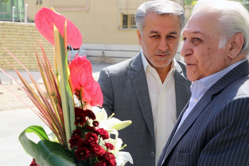 کدام ادیبان و نویسندگان در سالی که گذشت قلم بر زمین گذاشتند؟