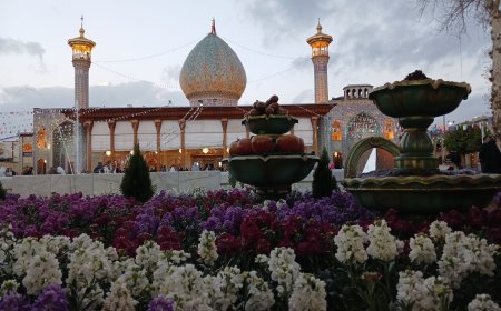 درنگی با میهمانان و مسافران نوروزی در آستان قدسی حضرت شاهچراغ(ع)
