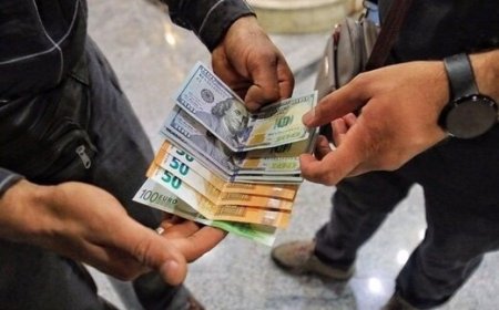 دلار در صرافی‌ها ۴۳ هزار و ۵۶۵ تومان است، دلالان آن را ۶۳ هزار و ۶۷۰ تومان معامله می‌کنند
