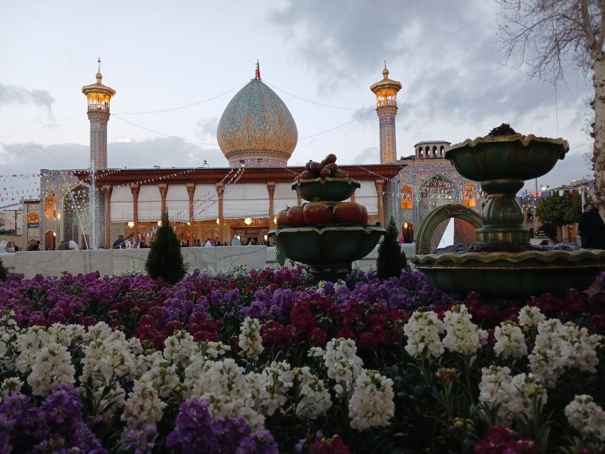 درنگی با میهمانان و مسافران نوروزی در آستان قدسی حضرت شاهچراغ(ع)