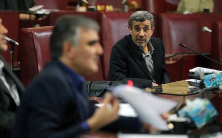 احمدی‌نژاد می‌آید یا نمی‌آید؟ | امیری‌فر: هم می‌آید و هم نامزد پوششی می‌آورد