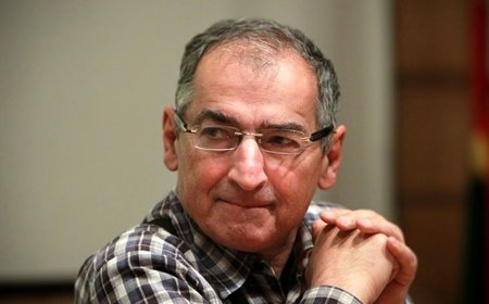 آخرین وضعیت صادق زیباکلام در زندان از زبان دخترش