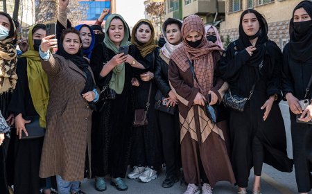گاردین: جامعه جهانی به زنان افغان خیانت کرد