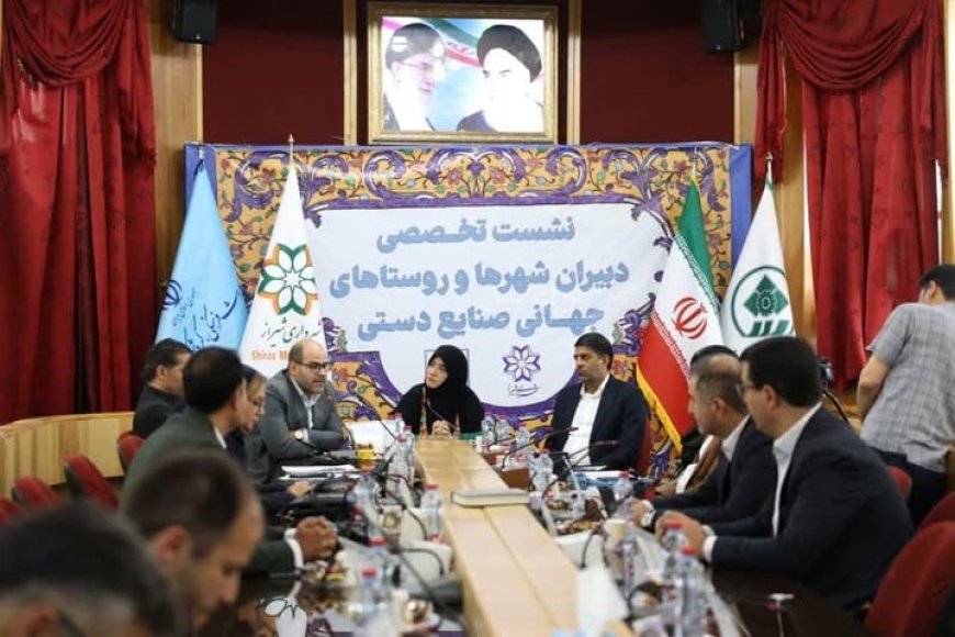 مشاطه شیراز با صنایع دستی