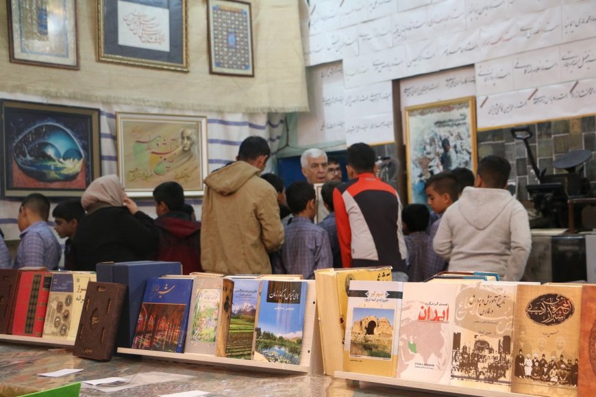 مدیر انتشارات نوید شیراز: با کمک دوستان و به ویژه جوانان می‌توانیم به احیای میراث فرهنگی و ادبی گذشتگان بپردازیم