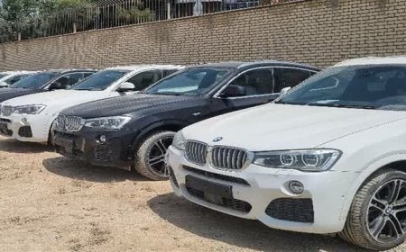 کشف ۱۴ خودروی BMW قاچاق در یک ساختمان مسکونی