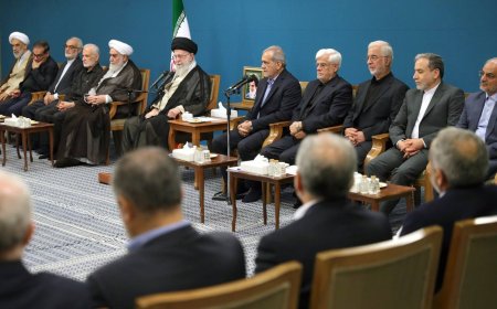 رهبر انقلاب: آقای رئیس جمهور برای انتخاب وزیران با من مشورت کردند