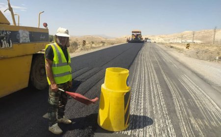 دادستان مرکز استان به موضوع نواقص فنی عملیات بهسازی جاده شیراز - خرم بید ورود کرد