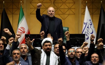 فریاد «مرگ بر اسرائیل» و «مرگ بر آمریکا» در صحن مجلس