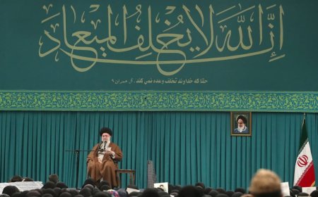 رهبر انقلاب: هرچه به ذهن میرسد را نباید در فضای مجازی منتشر کرد / تأثیر برداشت‌ها و تحلیل‌های غلط بر روحیه مردم باید مورد توجه قرار گیرد