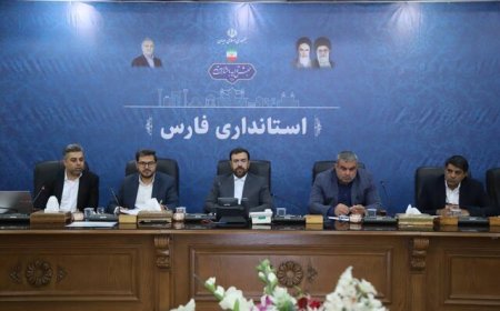 استاندار فارس : دلایل مهاجرت پزشکان بررسی و اصلاح شود / ضرورت تشکیل سامانه گردشگری فارس