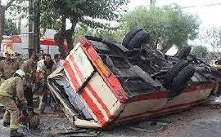 واژگونی مینی‌بوس سرویس مدرسه در اراک