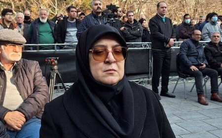 حضور وزیر ارشاد و سخنگوی دولت در مراسم تشییع ژاله علو