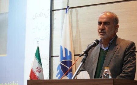 نماینده شیراز: واگذاری کارها به مردم به بهبود وضعیت کسب و کار کمک می‌کند
