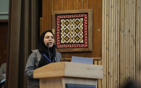 خبرنگار صداوسیما با اعتراض مانع از ادامه سخنرانی رئیس جمهور شد
