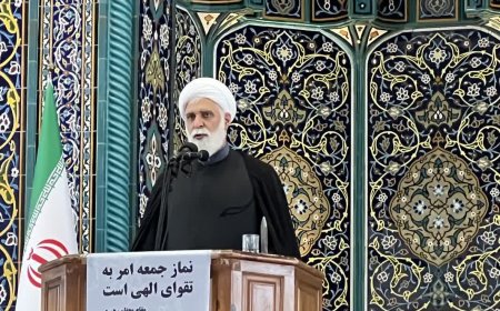 امام جمعه کیش: اصلی ترین ویژگی انقلاب اسلامی، مردمی بودن آن است