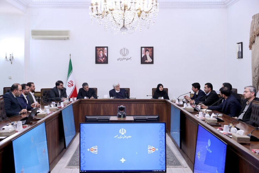 عارف: هیچگاه هیچکسی را به‌خاطر تفکر سیاسی‌اش حذف نکرده‌ام