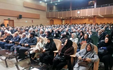 همایش بزرگ بازنشستگان و کهنه‌سربازان در شیراز برگزار شد