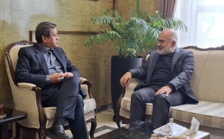 پیگیری مصوبات سفر رئیس جمهور با حضور استاندار خوزستان و وزیر اقتصاد