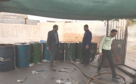 محل انباشت فرآورده‌های سوخت قاچاق در ساحل بندرعباس تخریب شد