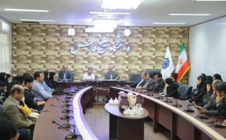عوامل توسعه نیافتگی بوشهر و راهکارهای حل آن در دانشگاه خلیج فارس بررسی شد