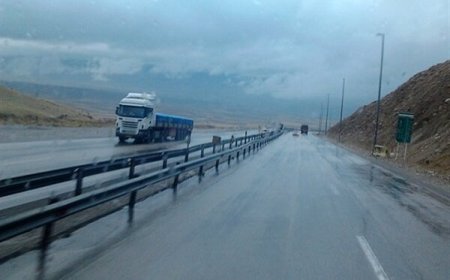 ۳ محور مواصلاتی فارس بارانی و مه‌گرفته هستند/ تمام راه‌ها باز است