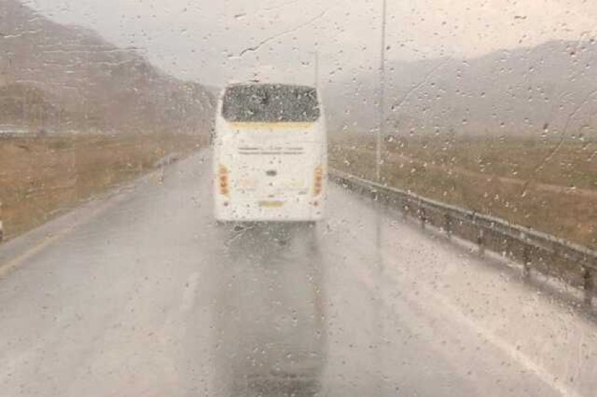بارش باران در ۸ محور مواصلاتی فارس / تمام راه‌ها باز هستند