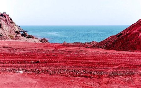 معاون محیط‌زیست هرمزگان: ساحل نقره‌ای هرمز نابود شد/ هشدار در مورد سرنوشت خاک سرخ