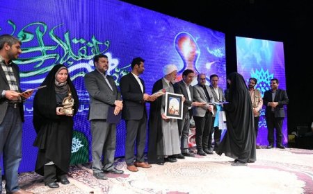 چهره سال هنر انقلاب اسلامی فارس معرفی شد