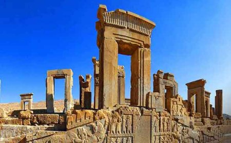 تخت جمشید و نقش رستم پنجشنبه تعطیل است