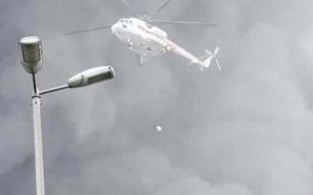 اطفاء حريق اسكله شهيد رجايى با استفاده از كيسه‌هاى پودر