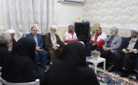 همدردی نماینده ولی‌فقیه در هلال‌احمر با خانواده‌های داغدیده بندر شهید رجایی