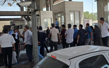 تجمع خانوادۀ مفقودان حادثۀ بندر شهید رجایی