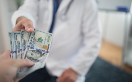 رییس نظام پزشکی شیراز در گفت و گو با «خبرجنوب»: هیچ جراحی اجازه ندارد جای هزینه عمل، سکه و یا دلار بگیرد