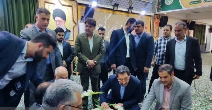 ادای احترام وزیر صمت به شهدای خوزستان