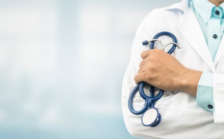 ضرورت ماندگاری پزشکان متخصص در مناطق کم‌برخوردار فارس