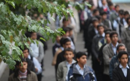 دانش‌آموزی در استان فارس بی‌مدرسه و کلاس نمی‌ماند
