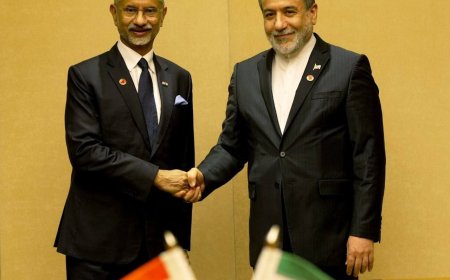 دیدار و گفت‌وگوی عراقچی با وزیر خارجه هند