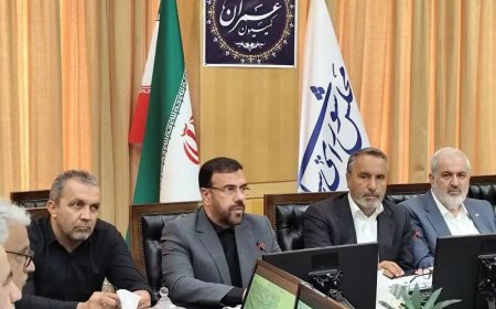تاکید استاندار فارس بر تسریع پروژه انتقال آب دریا