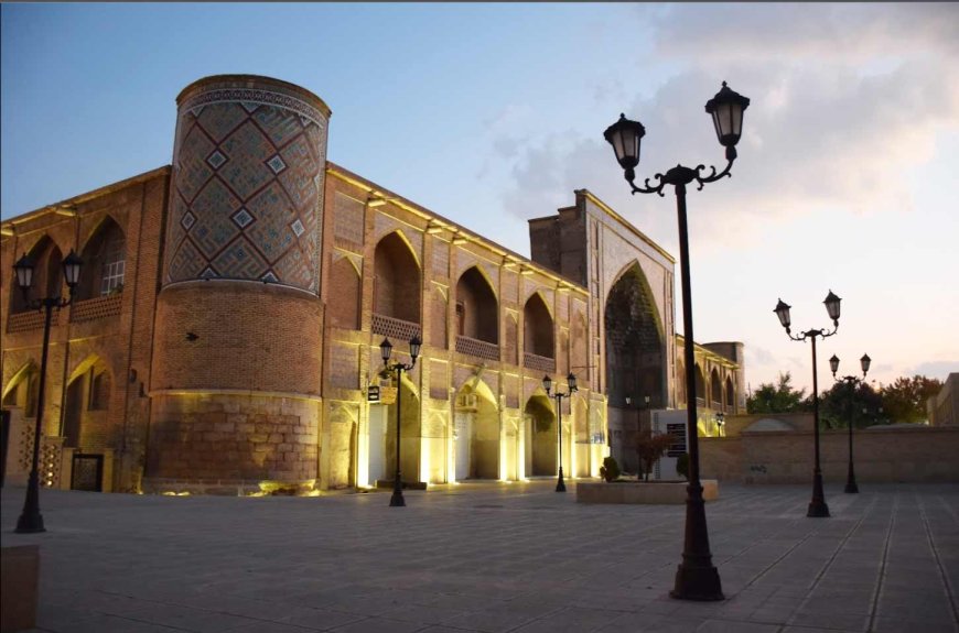معماری الهام بخش در خطوط شکسته و منحنی فضاهای فرهنگی؛ از تاج محل تا مدرسه خان شیراز