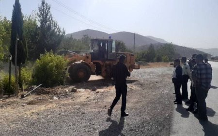تخریب ۳۰۱ ساخت‌وساز غیرمجاز در حریم راه‌های استان توسط راهداری فارس