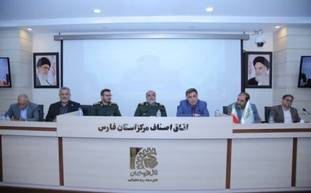 تجلیل از اصناف فارس؛ تأکید سپاه فجر بر نقش‌آفرینی اصناف در حفظ نظام و مدیریت بحران‌ها