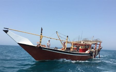 توقیف پنج شناور و خودروهای حامل سوخت قاچاق در میناب