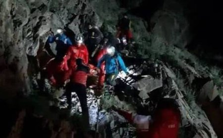 کوهنوردان گرفتار در کوه خُنگ بنار گچساران نجات یافتند