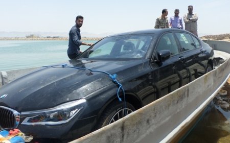 توقیف ۴ خودروی خارجی قاچاق در آب‌های بندر جاسک