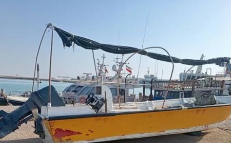 شناور بدون مجوز در آب‌های بوشهر توقیف شد