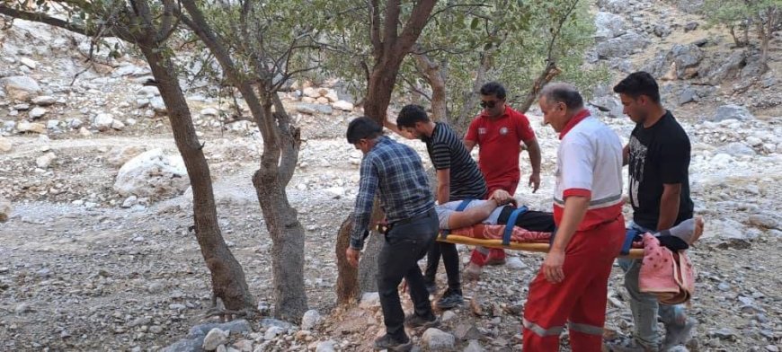 نجات گردشگر ۵۲ ساله پس از سقوط در ارتفاعات ماغر