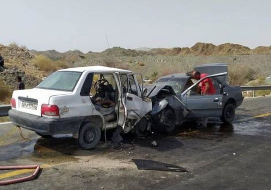 برخورد دو خودرو سواری ، جان ۳ نفر را گرفت