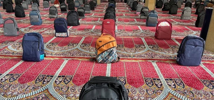 توزیع بسته‌های نوشت افزار بین دانش‌آموزان کهگیلویه و بویراحمد