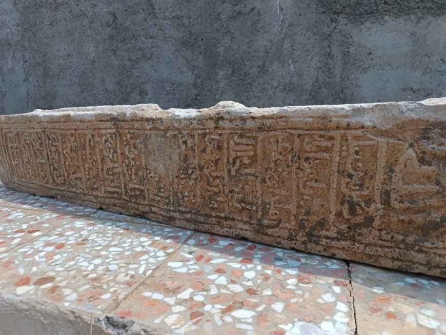 کشف سنگ قبر ۱۰۰۰ ساله مزین به نام دوازده امام در اقلید